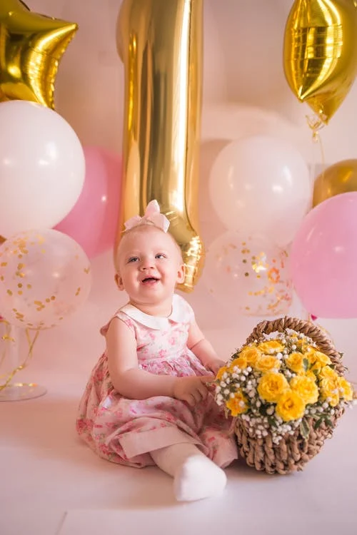 one year old with cash support in Norway